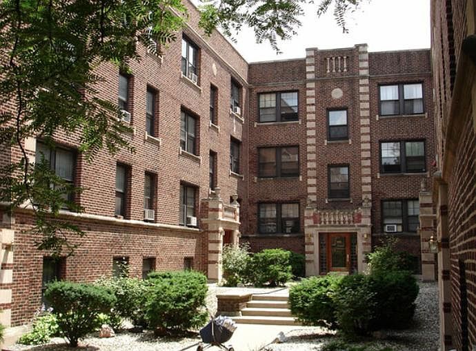 1st image of 927 W Oakdale Ave APT 3H