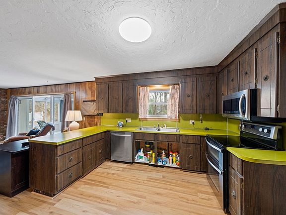 5th image of 298 Lisle St
