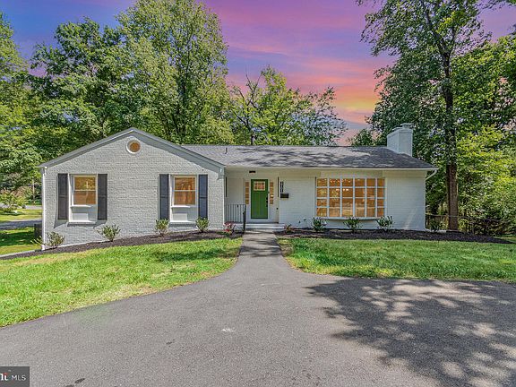 2nd image of 3701 Prado Pl