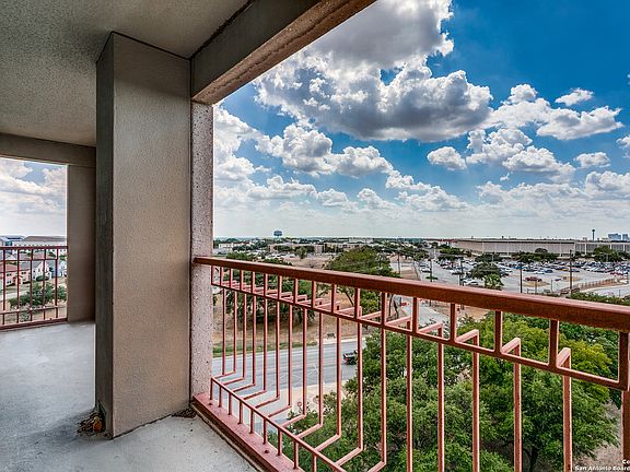 3rd image of 1 TOWERS PARK LN #712