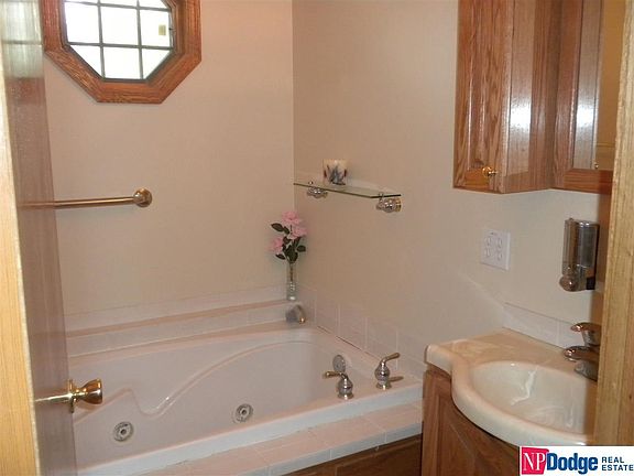 5th image of 909 Pleasant Dr