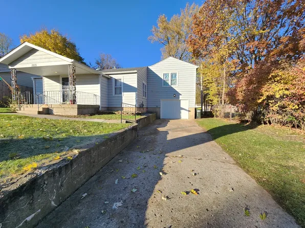 1215 Cherry St, Algonquin, IL 60156