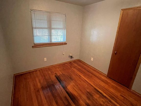 5th image of 4304 NW Hoover Ave