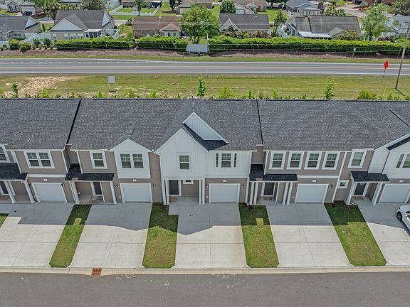 2nd image of 297 Sandridgebury Dr