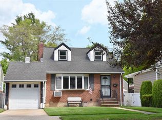 401 Plainfield Ave, Floral Park, NY 11001