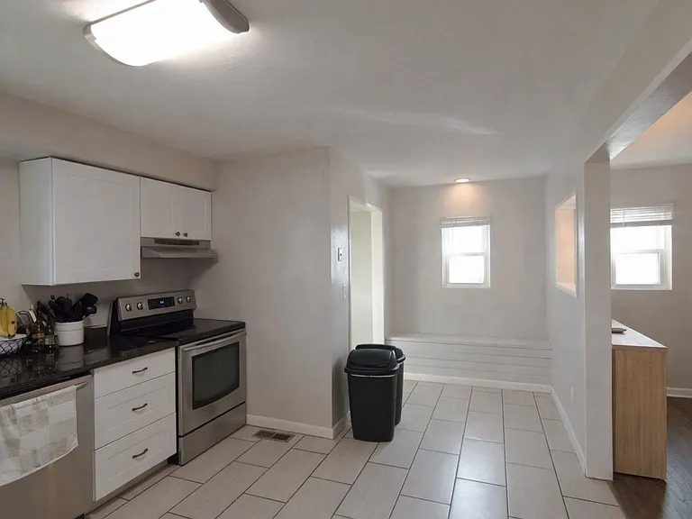 605 S Aurora St — Photo 37