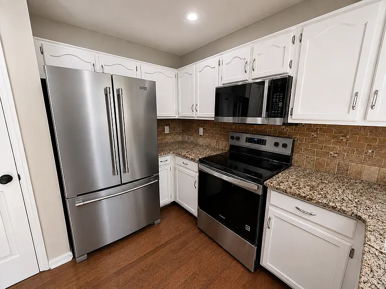 2552 Edinburgh St — Photo 6