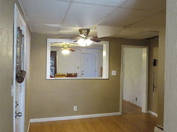 5th image of 406 E River St