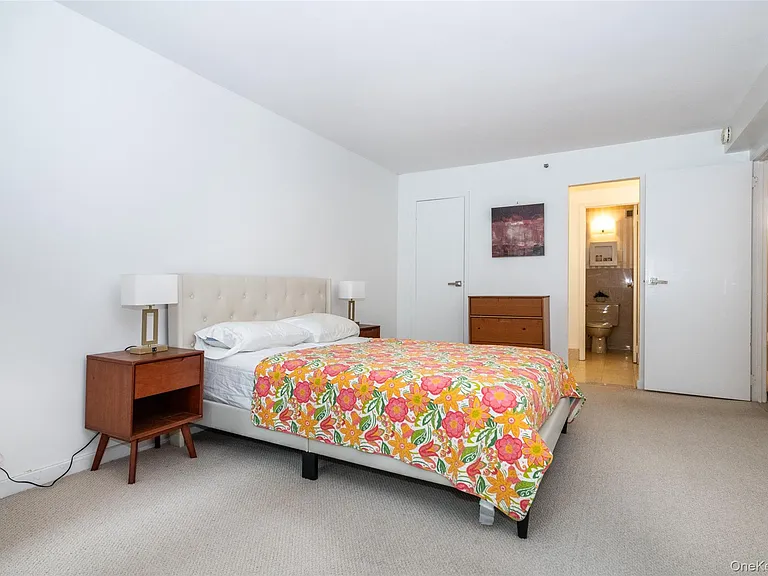 14 Nosband Ave #2H — Photo 16