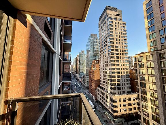 3rd image of 255 E 49th St APT 16C