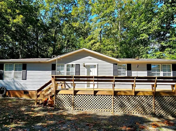 1135 Pinehaven Dr, New London, NC 28127