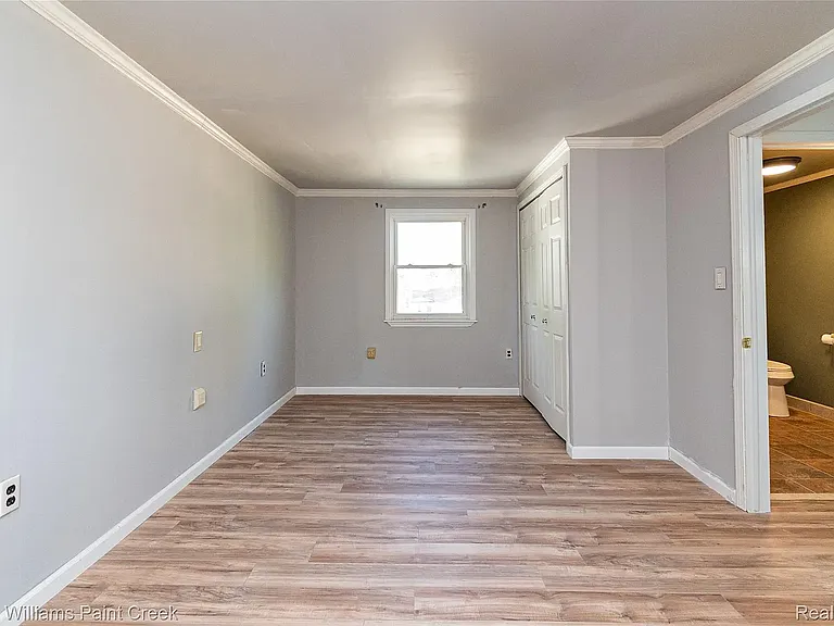 27425 Townley St — Photo 13