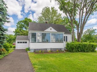 72 Lakeside Dr S, Piscataway, NJ 08854
