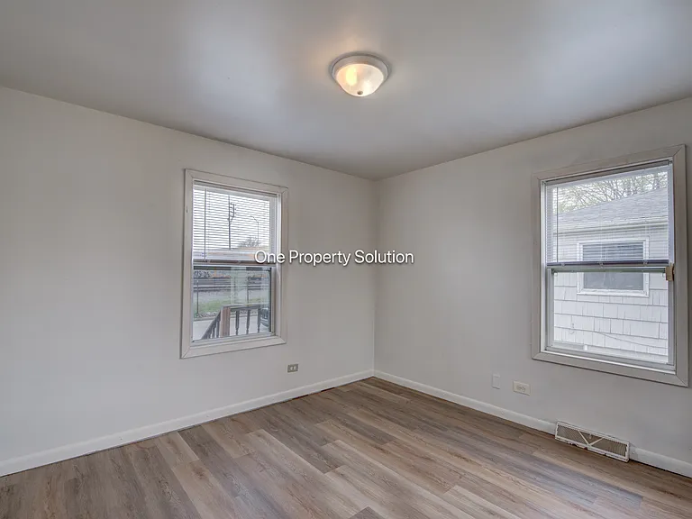 1227 Logan St — Photo 8