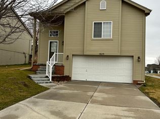 18219 Edna St, Omaha, NE 68136