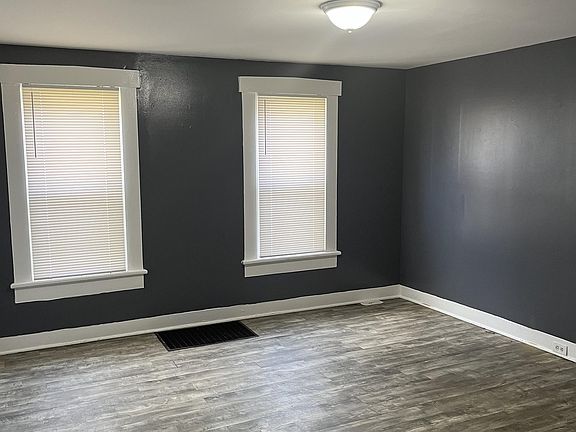 5th image of 7 Grove Ave #7