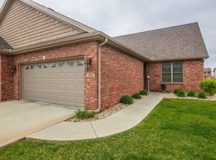 1804 Dunraven Rd, Bloomington, IL 61704