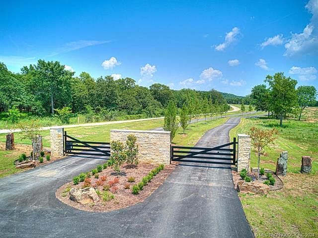 1st image of 37 Pebble Ridge Rd