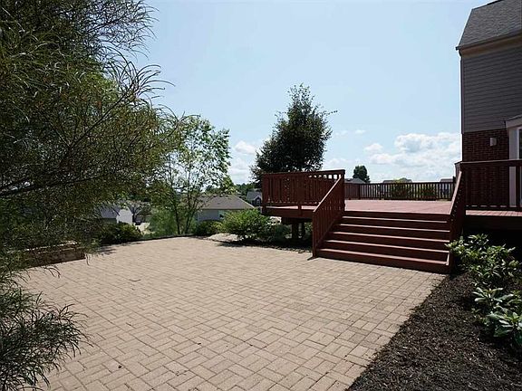 4th image of 12 Broadfield Ct