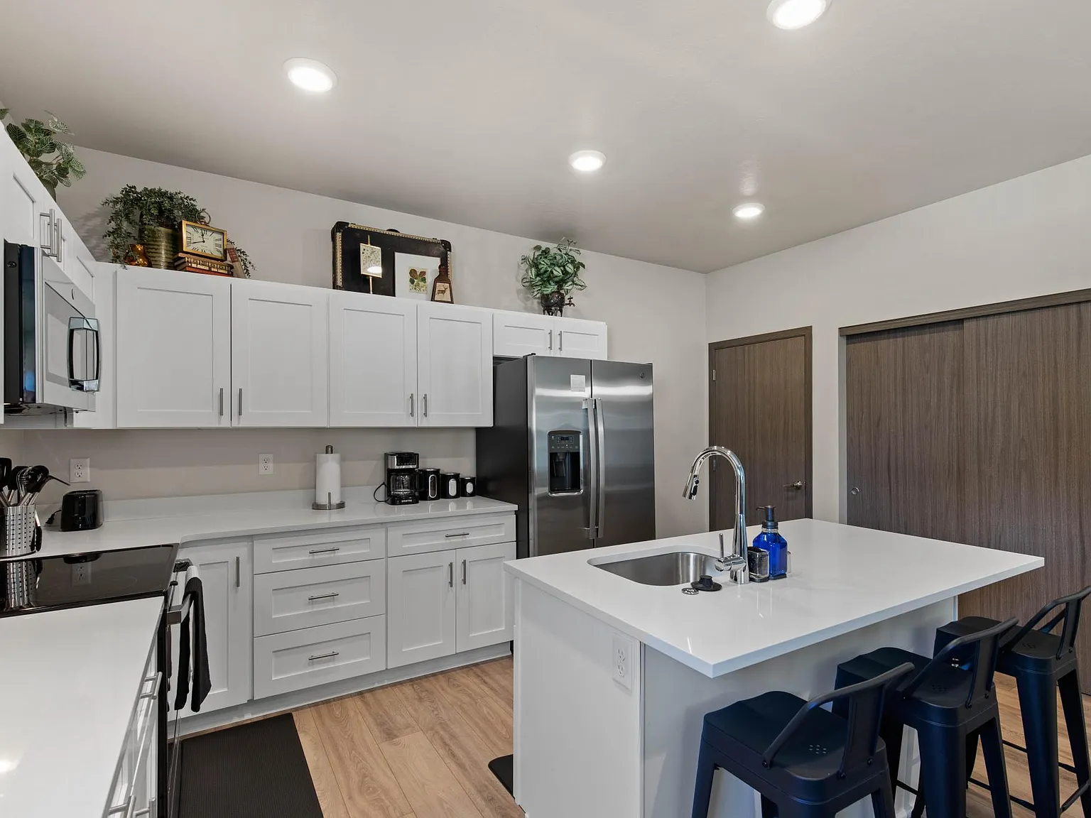 3 bed, 2.5 bath, 1200 sqft, $1,850 — Photo 3