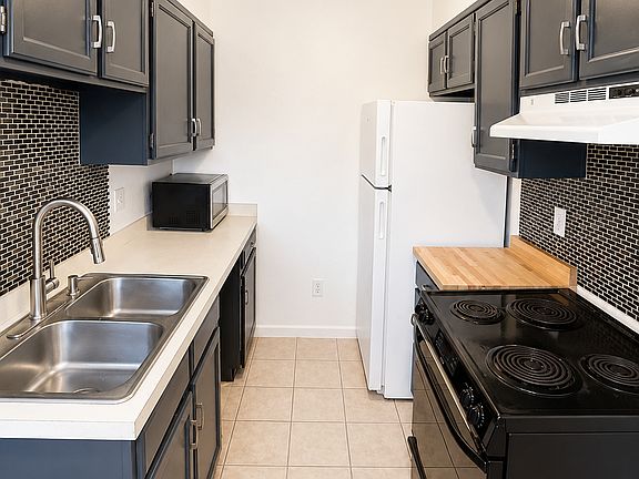 3rd image of 1990 Eagle St Lot 1