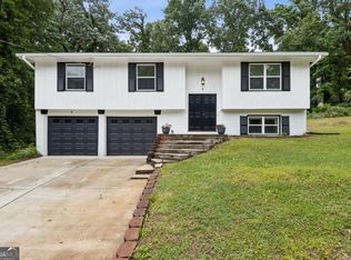 1042 Mountain Woods Ct, Stone Mountain, GA 30087