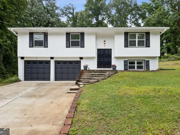 1042 Mountain Woods Ct, Stone Mountain, GA 30087