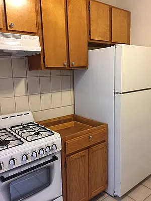 Rented by Metroline Realty | media 12