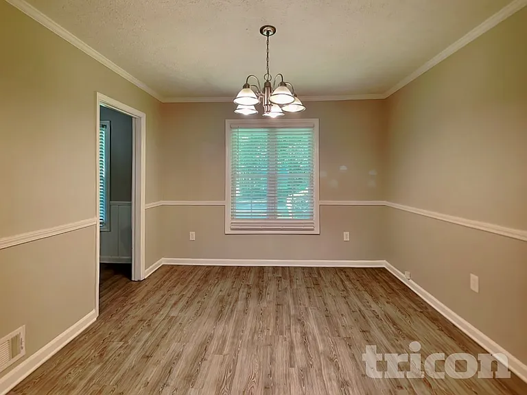 515 Westbridge Dr — Photo 6