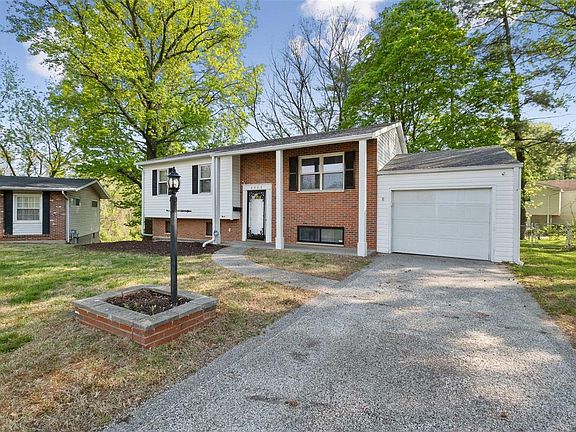 3rd image of 8923 Sumter Dr