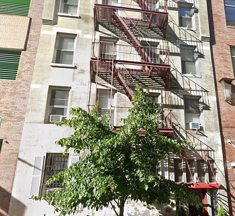 2nd image of 405 E 61st St #3L