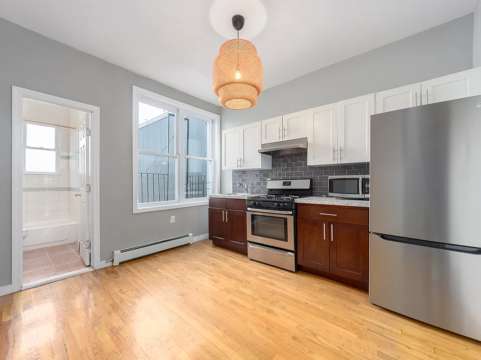 123 Powell St #2R