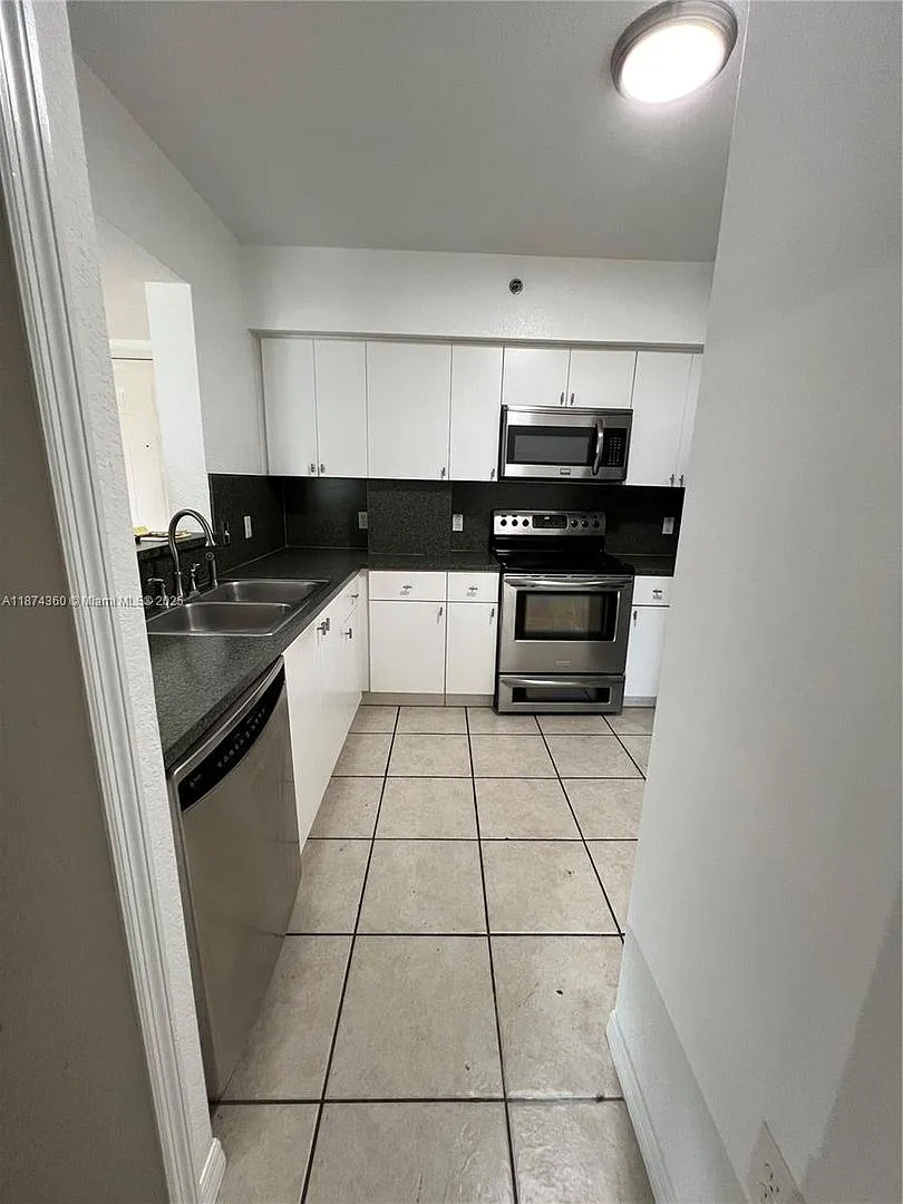 9300 Fontainebleau Boulevard E101, Miami, FL 33172 — Photo 1