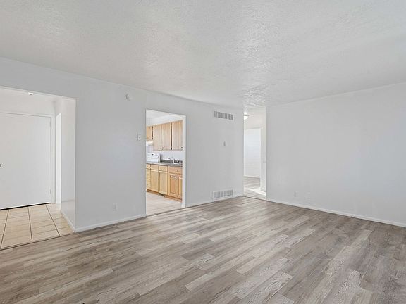 4th image of 3108 Eccles Ave #2