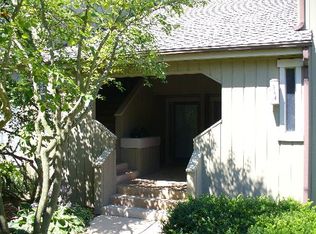 944A Oak Hill Rd #517SFL, Lake Barrington, IL
