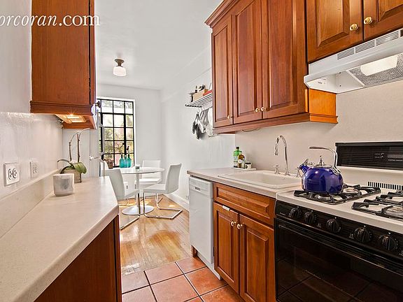 3rd image of 1 Christopher St APT 3C