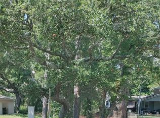 927 N Caswell Ave, Southport, NC 28461