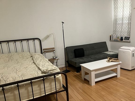 4th image of 170 W 74th St APT 201