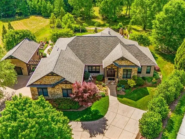 7313 Autumn Lake Dr, Summerfield, NC 27358