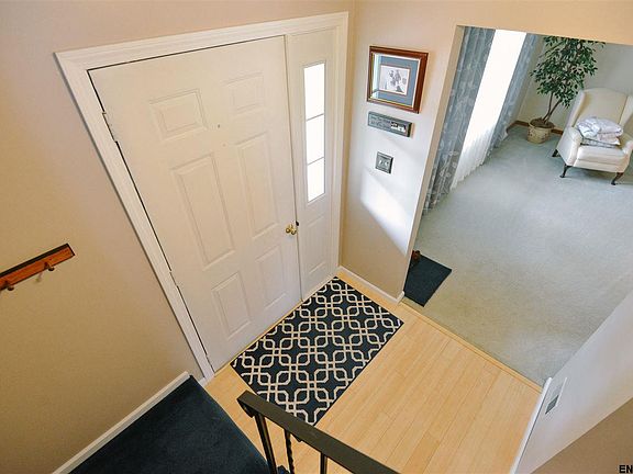 2nd image of 4 Stonehedge Dr