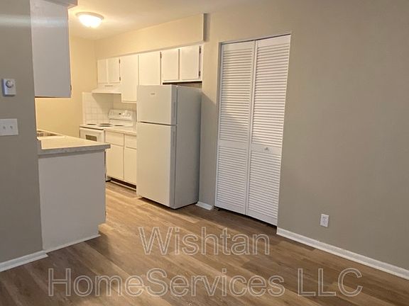 4th image of 201 Charleston Blvd #6-201-6