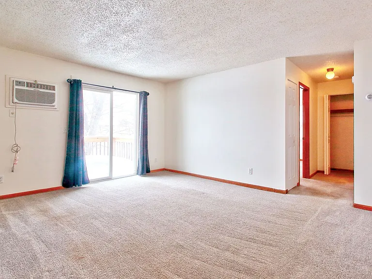 319 Oxford Ct #7 — Photo 6