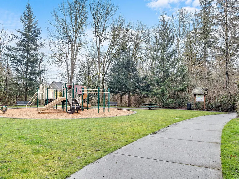 1333 NE Market Dr #B — Photo 16