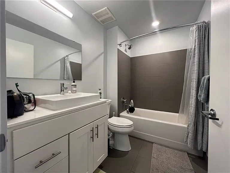 212 45th St #3-C — Photo 9