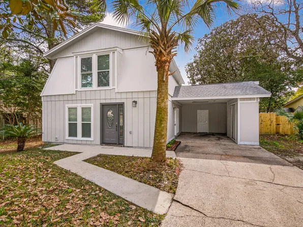 16 Cinderella Ln NW, Fort Walton Beach, FL 32547