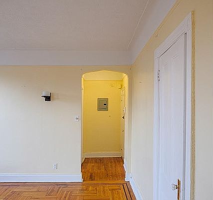 4th image of 434 Park Pl APT 3B