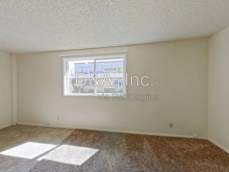 423 SW 9th St — Photo 2
