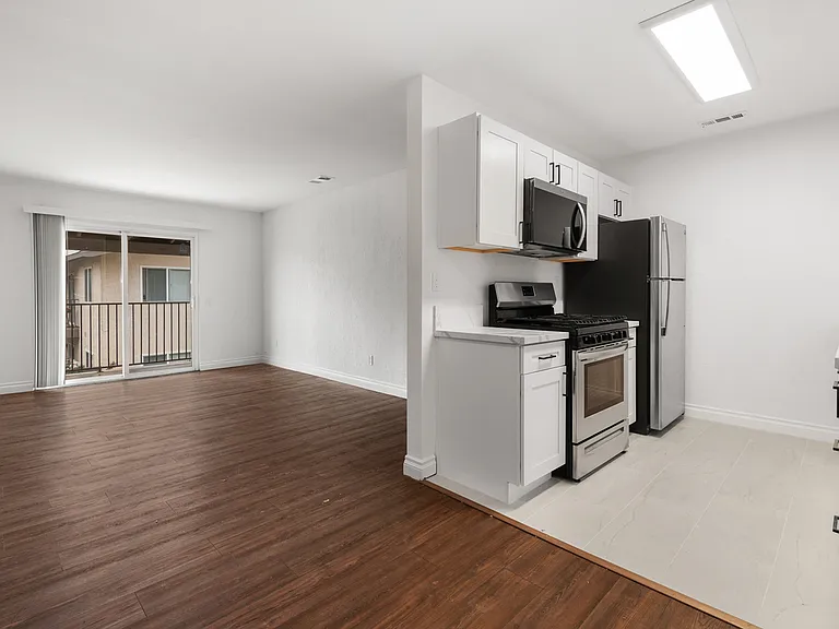 240 W Lincoln Ave W #16 — Photo 3