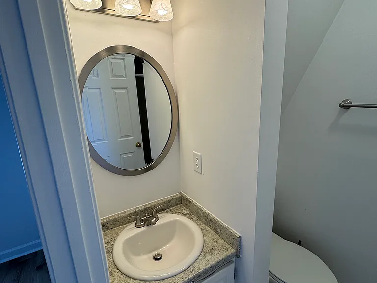 1551 Village Glenn Dr — Photo 16