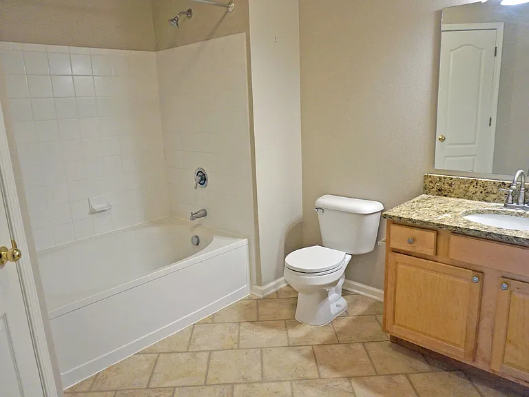 12914 University Cres #2B — Photo 10